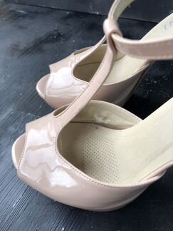 Босоножки бежевые