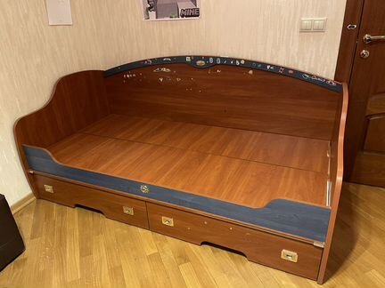 Кровать подростковая