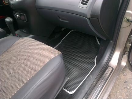 Новые коврики в салон Nissan Primera