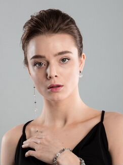 Серьги асимметричные с горным хрусталем и гематито