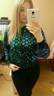 Бомбер пайетки новый