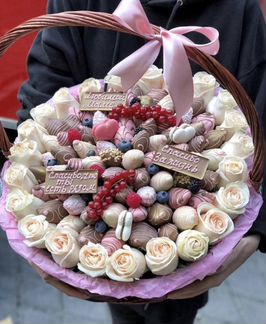 Подарочные наборы из клубники в шоколаде