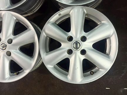 Диски бу оригинал R15 LU на Nissan