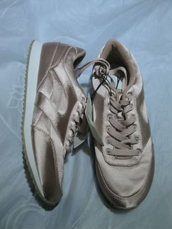 Кроссовки женские