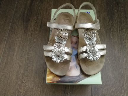 Босоножки для девочки Clarks. Размер EU29