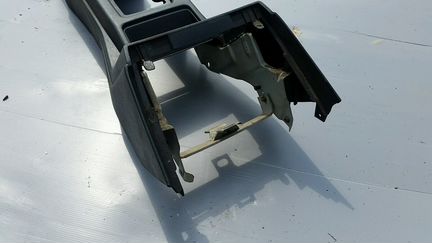 Консоль между сиденьями mitsubishi galant 6 E33A