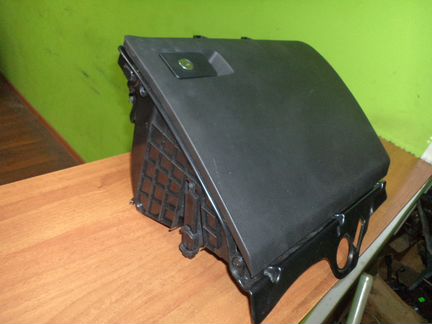 Бардачок Пассат Б6 3C1857101H