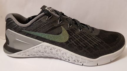 W nike metcon 3 mtlc 922880 001 us 8