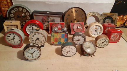 Часы будильники советских времен