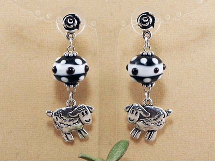 Серьги Овечки №1 (стекло лэмпворк)