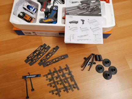 Набор с треком Hot Wheels 380см 83107