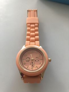 Новые часы нежно персикового цвета с коробкой