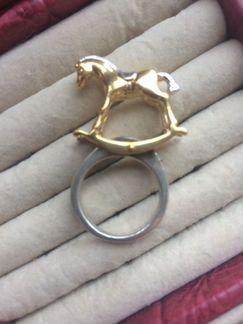 Кольцо Серебряная лошадка с позолотой Женави