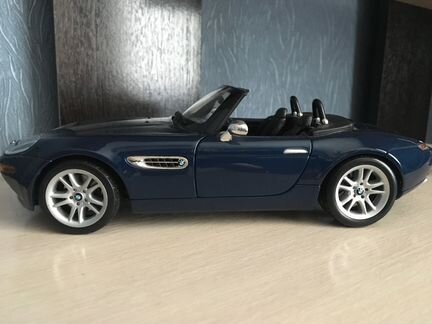 BMW Z8 1/18 (Maisto)