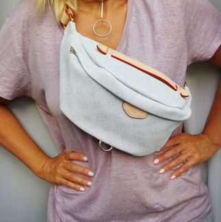 Светлая сумка на пояс Lоuis Vuiттоn