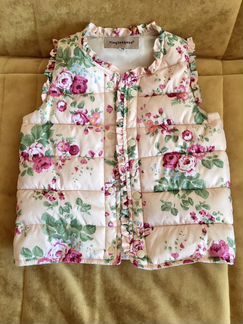 Демисезонная жилетка для девочки