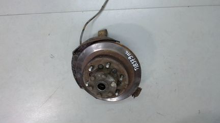 Ступица (кулак, цапфа) левая передняя Mitsubishi M