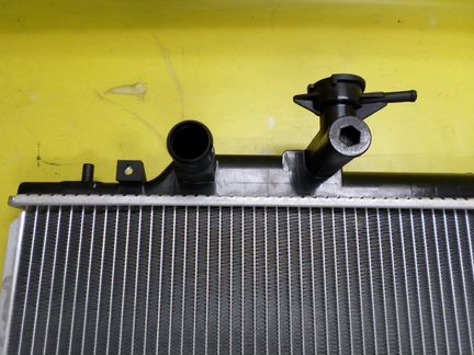 Радиатор охлаждения Мазда CX-7 2006-2012г новый