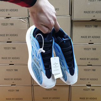 Adidas Yeezy Boost 700 V3