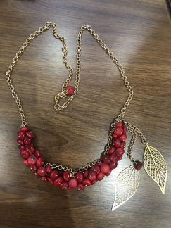 Колье из коралла ручной работы