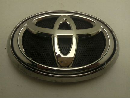 Эмблема передняя Toyota Hilux 8 2015-2019