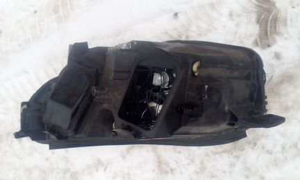 Peugeot Traveller правая фара под ксенон